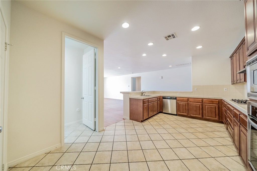 1435 Petunia Court Property Photo 13