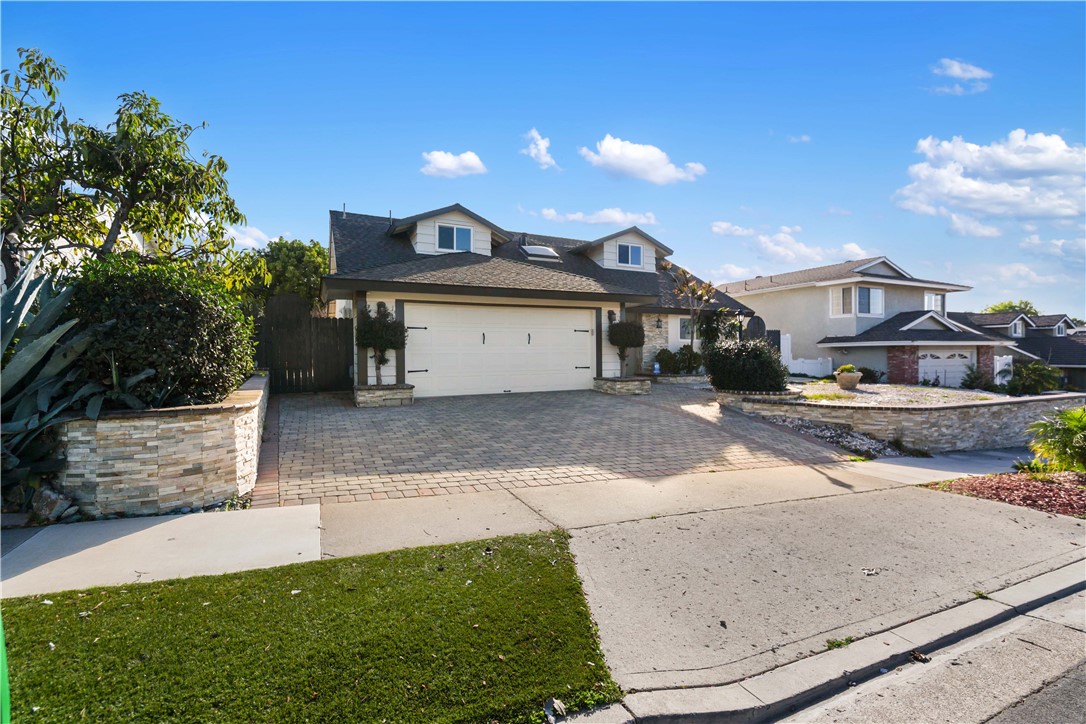25045 Mackenzie Street Property Photo