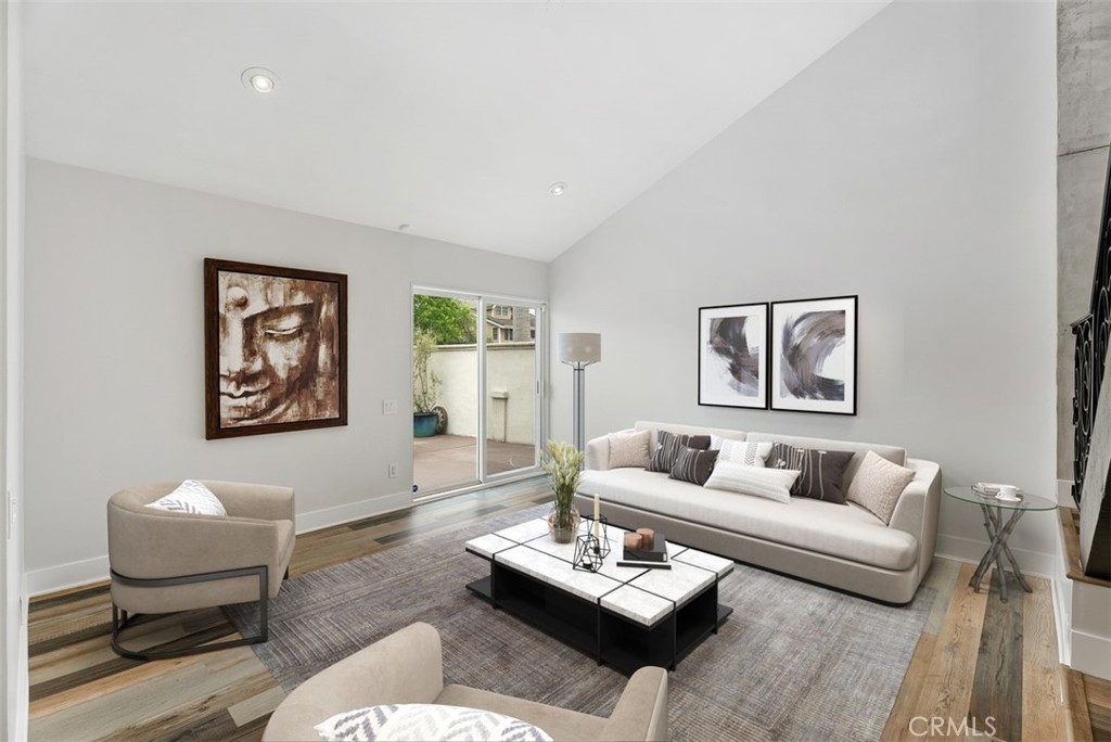 17212 Lynn Lane Property Photo 2