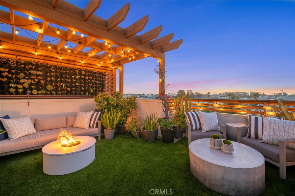 1676 Pomona Avenue Property Photo