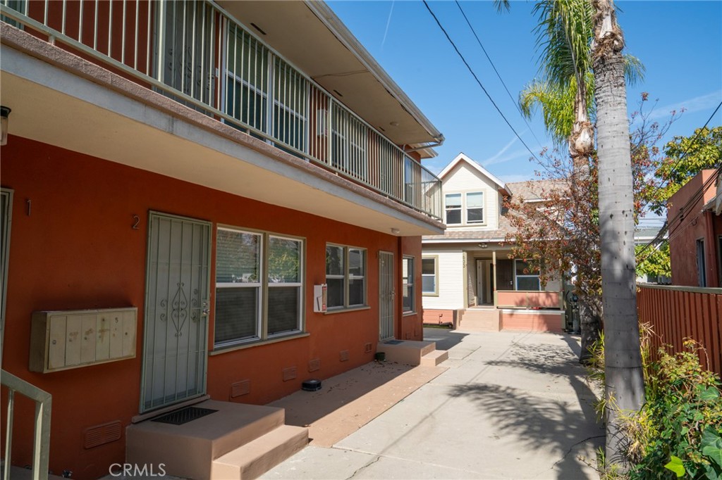 1631 E 4th Street Property Photo 6