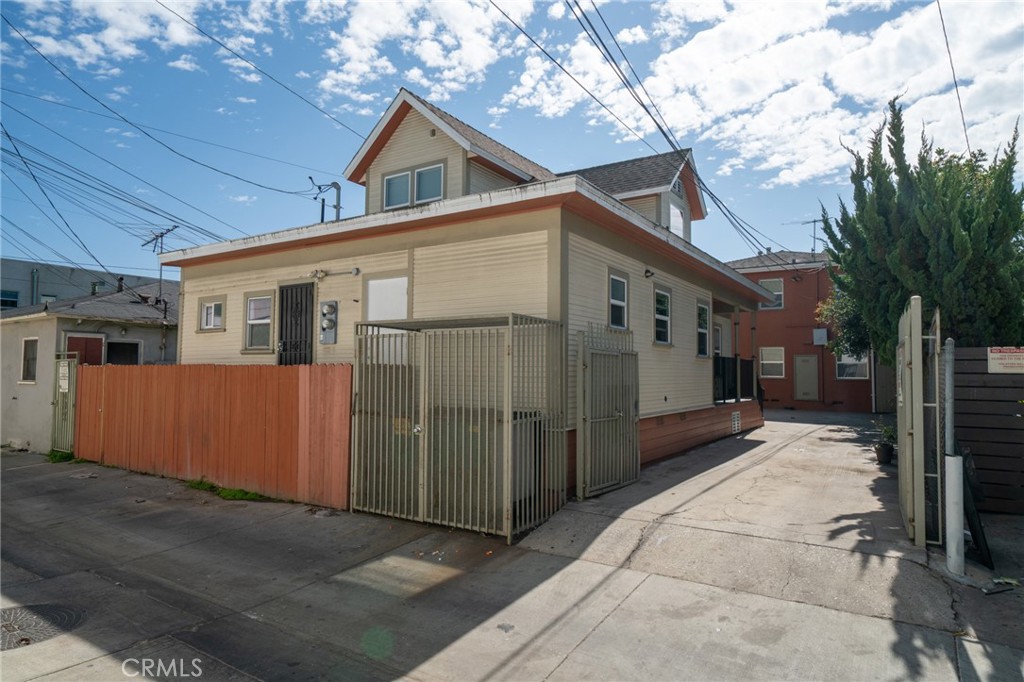 1631 E 4th Street Property Photo 10