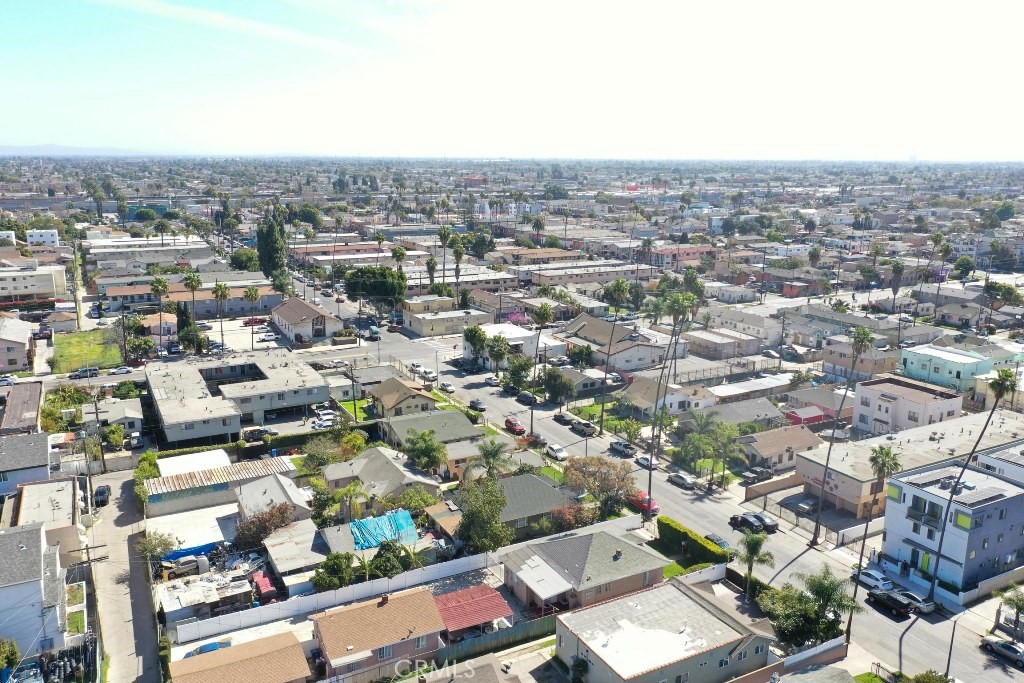 823 W 81st Street Property Photo 5