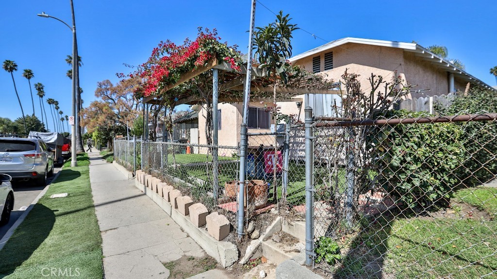 823 W 81st Street Property Photo 12