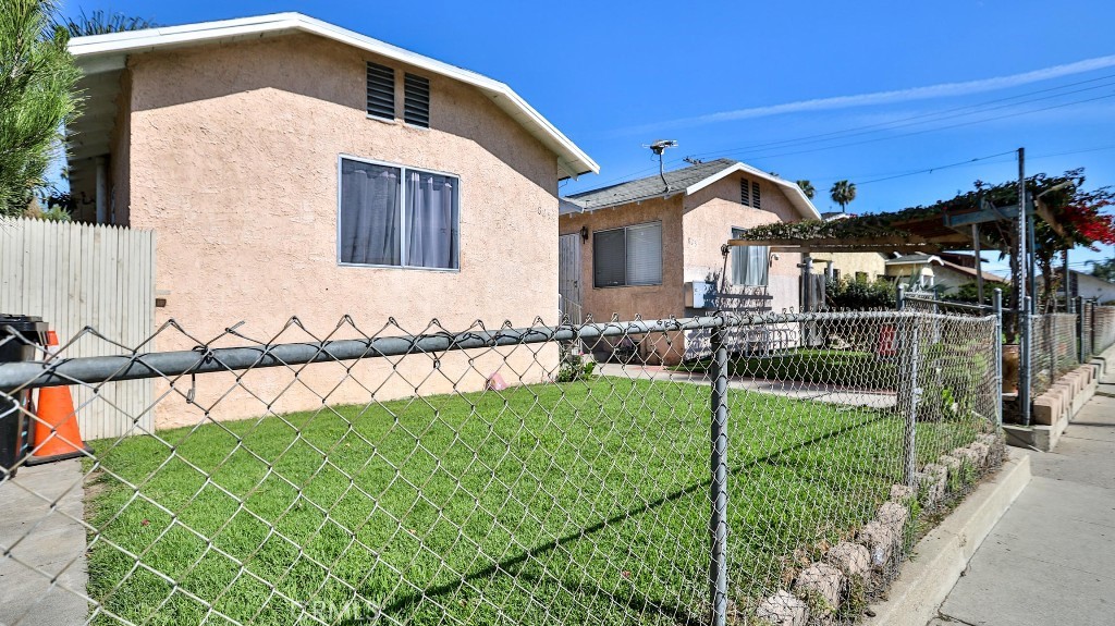823 W 81st Street Property Photo 21