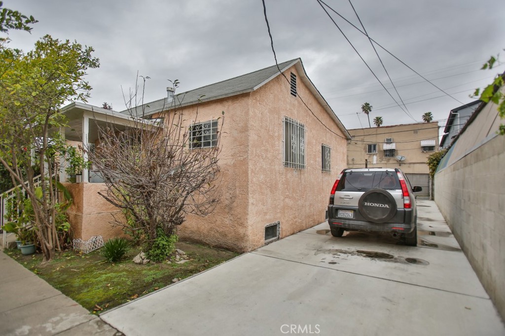 823 W 81st Street Property Photo 30