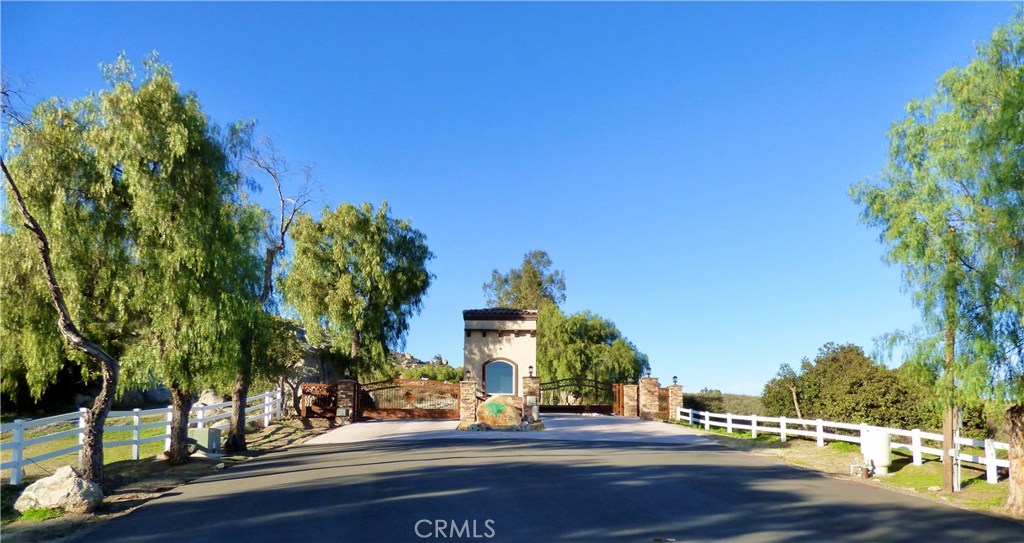 23725 Via Benito Property Photo 7
