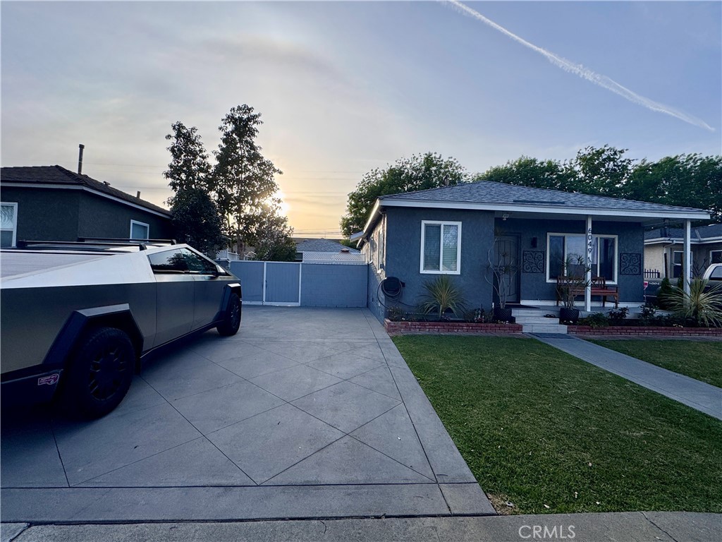 6049 Fidler Avenue Property Photo