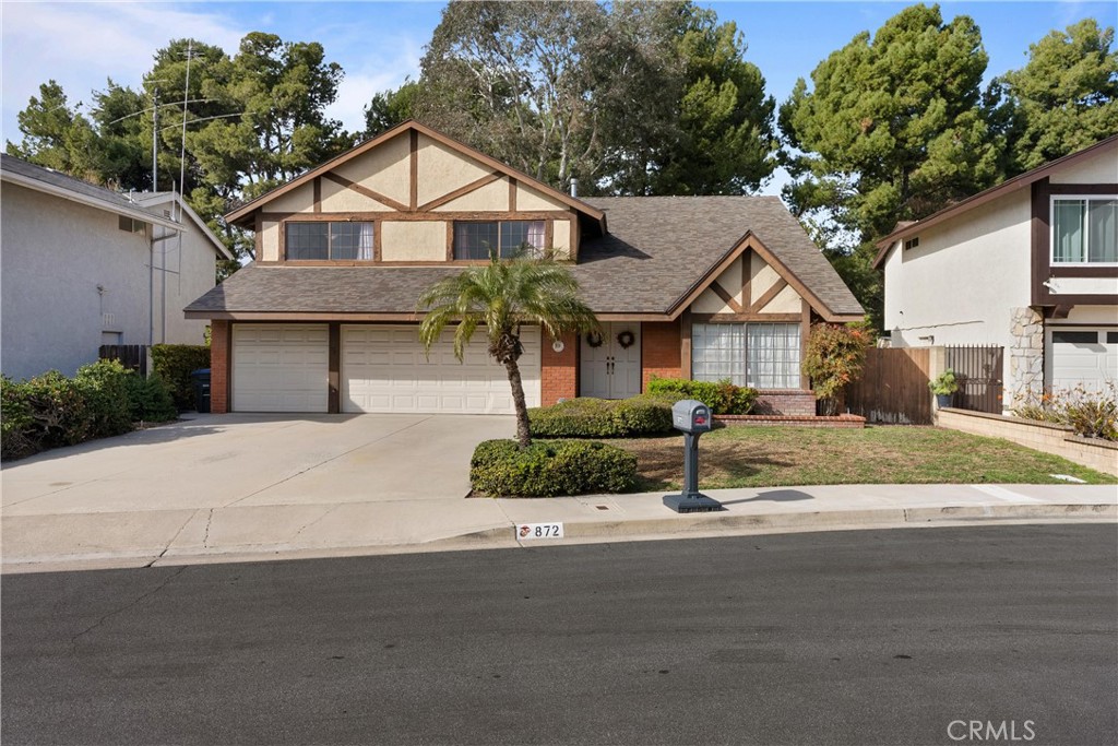 872 Liard Place Property Photo