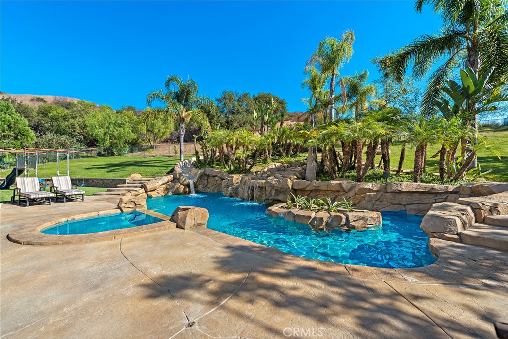 8 Olympic Way Property Photo