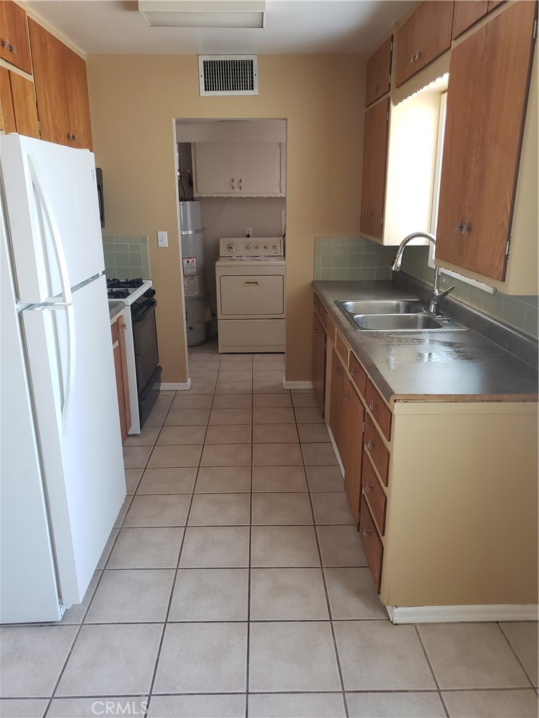 1200 N Broadway Property Photo 9