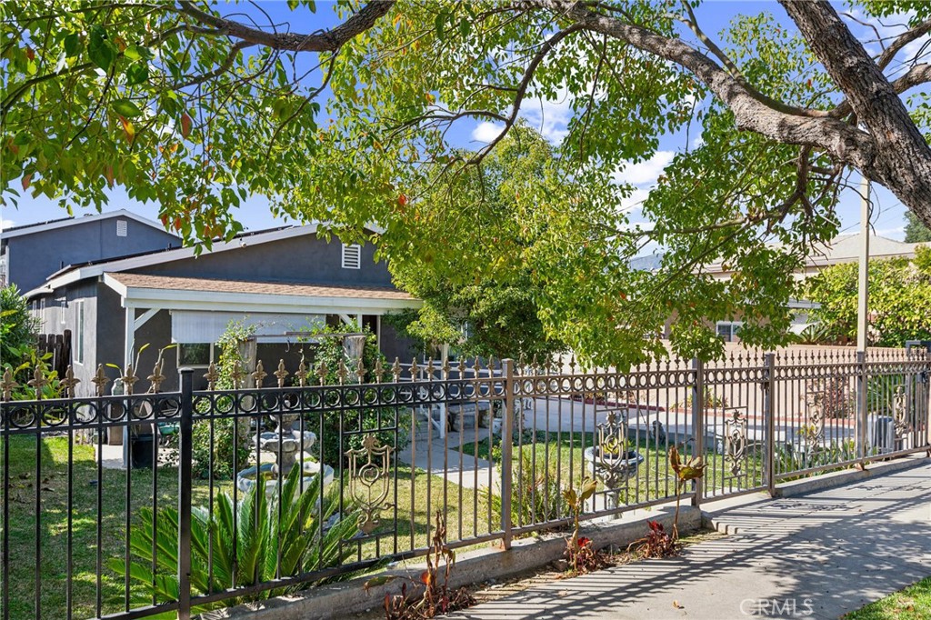 163 N Pasadena Avenue Property Photo
