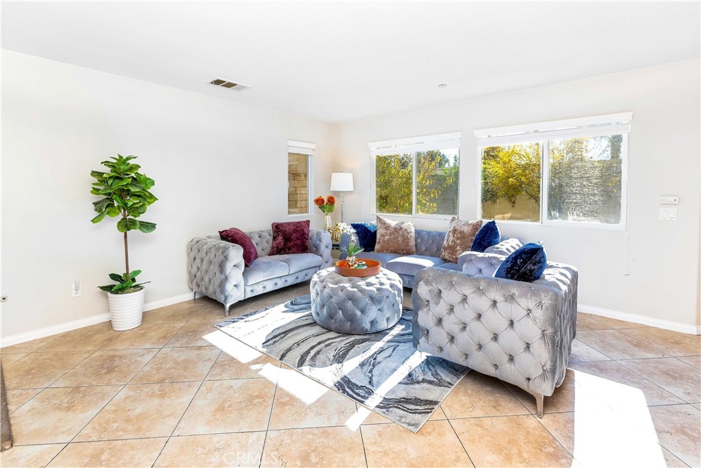 8049 Jamestown Circle Property Photo 2