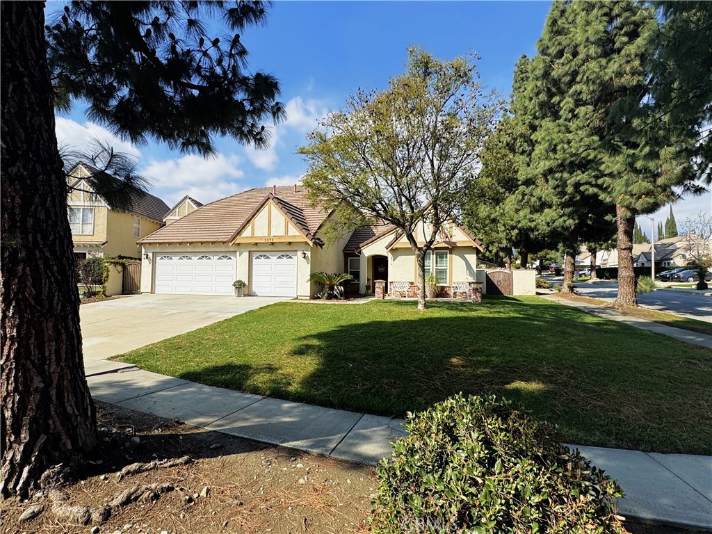 1571 Oakdale Property Photo