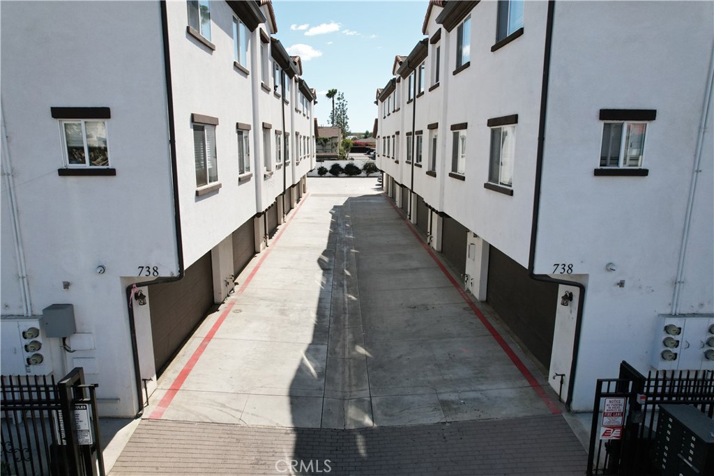 738 W La Jolla Street 1 Property Photo 2