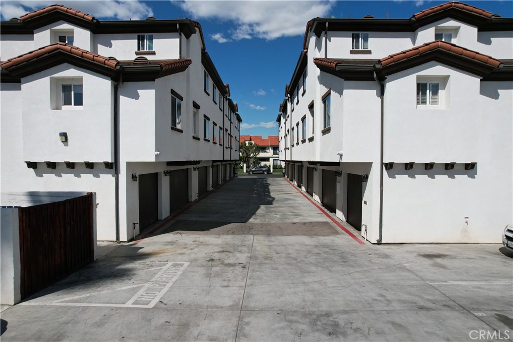 738 W La Jolla Street 1 Property Photo 3