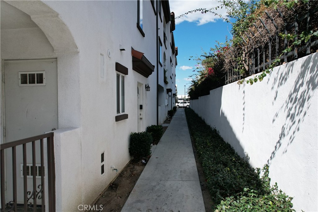 738 W La Jolla Street 1 Property Photo 5