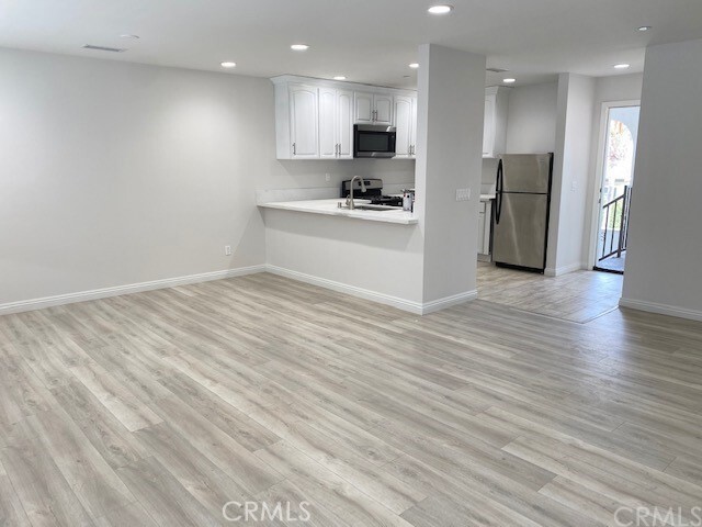 738 W La Jolla Street 1 Property Photo 6