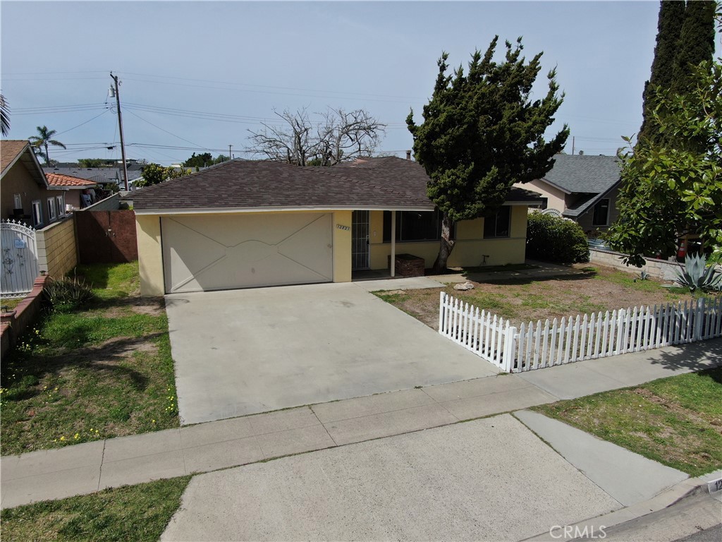 12821 Sungrove Street Property Photo