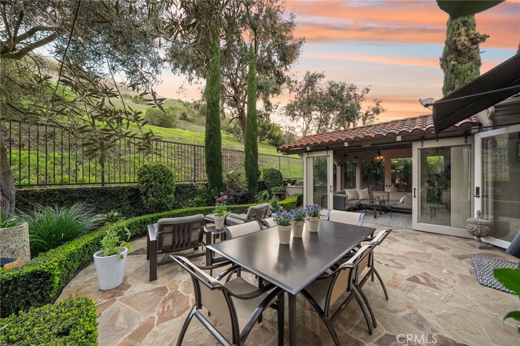 70 Shade Tree Property Photo