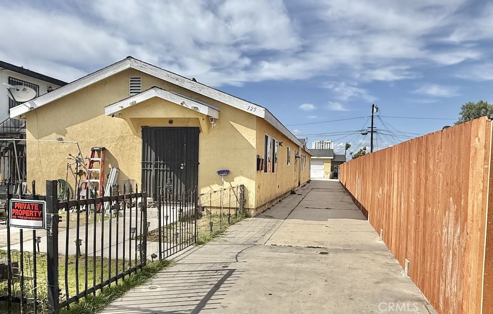 125 W Tichenor Street Property Photo 1