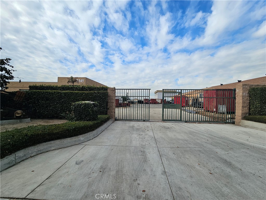 2351 Walnut Avenue Property Photo 2