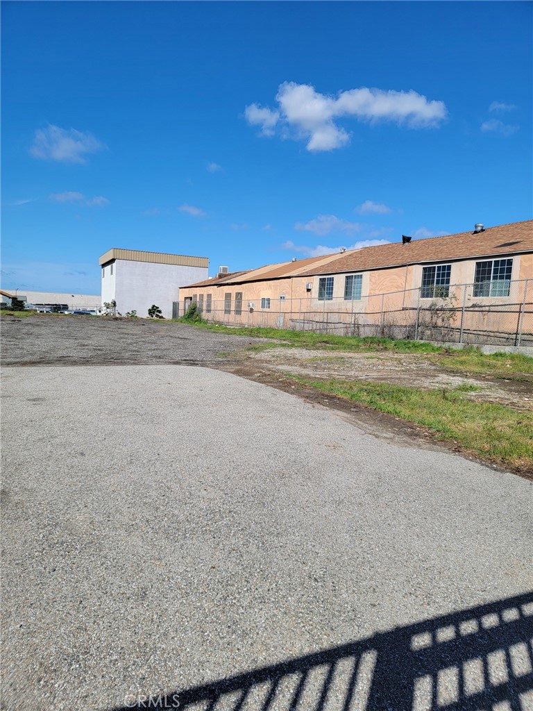 2351 Walnut Avenue Property Photo 8