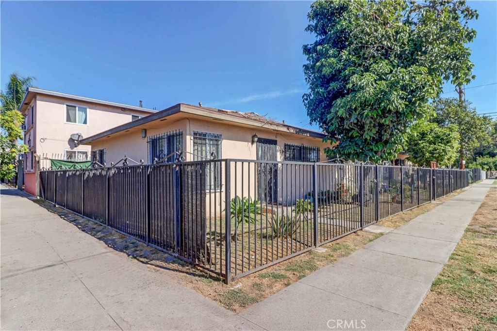 601 E 79th Street Property Photo 1