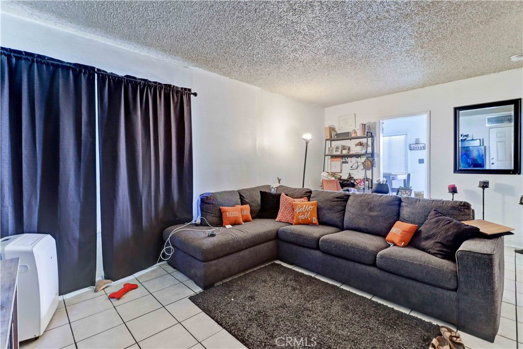 601 E 79th Street Property Photo 3