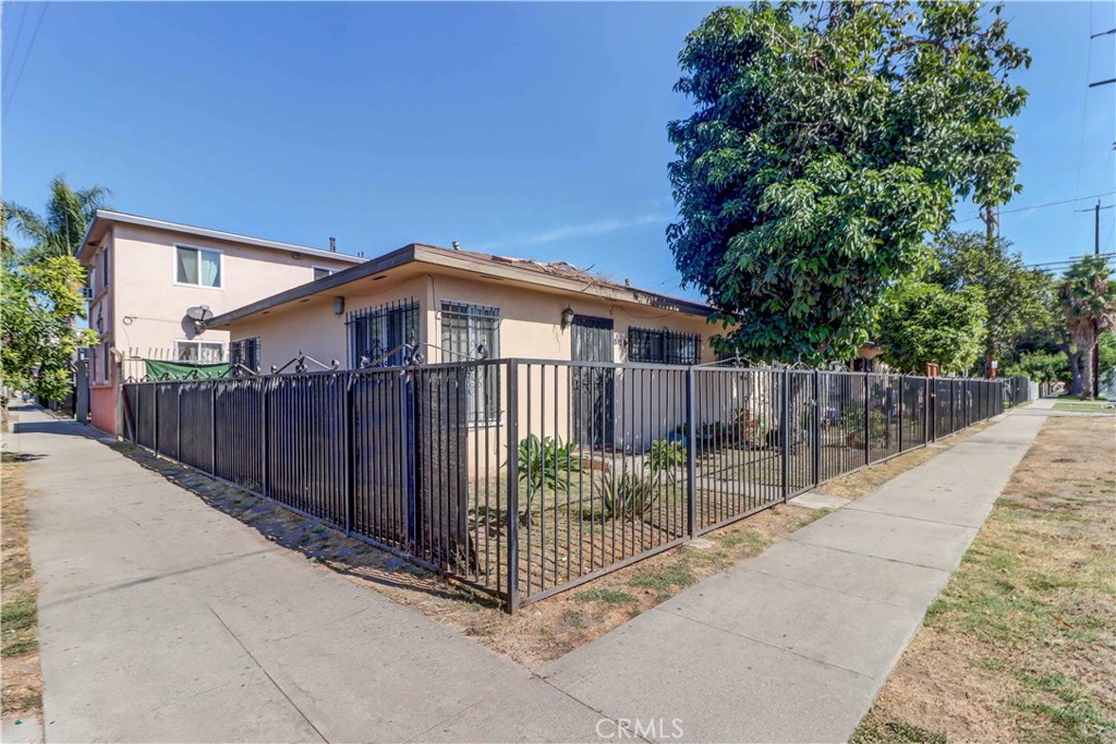 601 E 79th Street Property Photo 17
