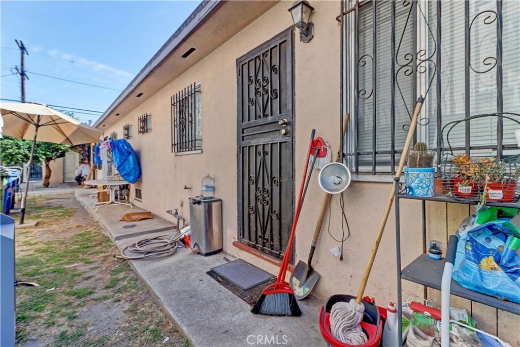 601 E 79th Street Property Photo 23