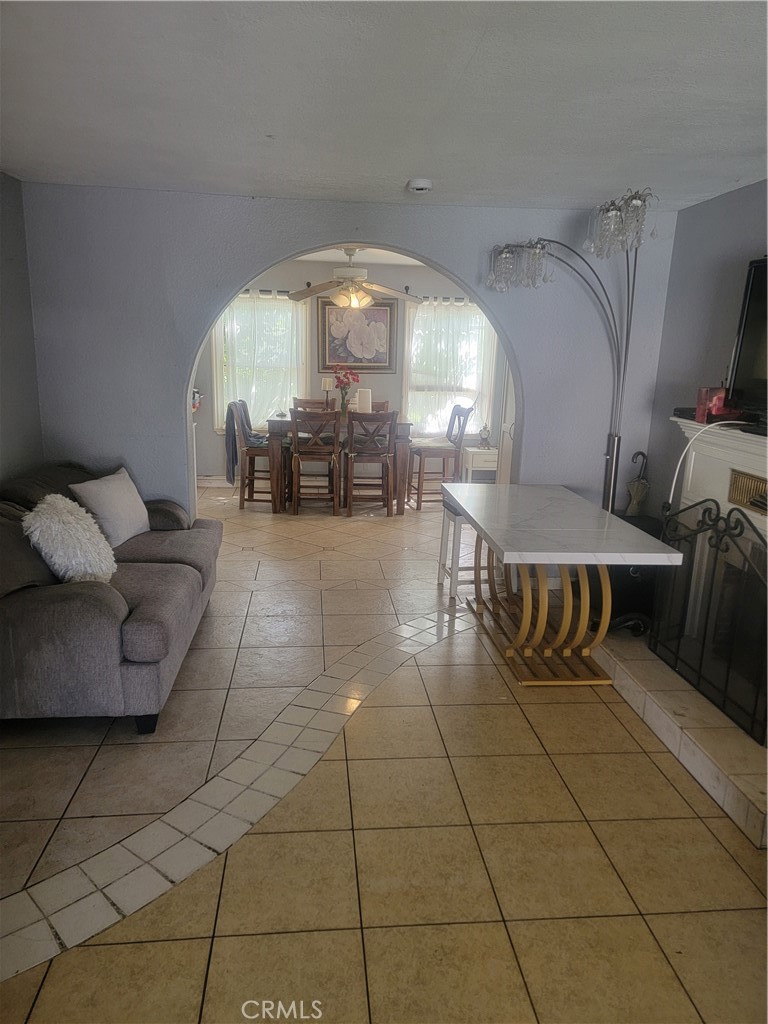 208 S Illinois Street Property Photo 14
