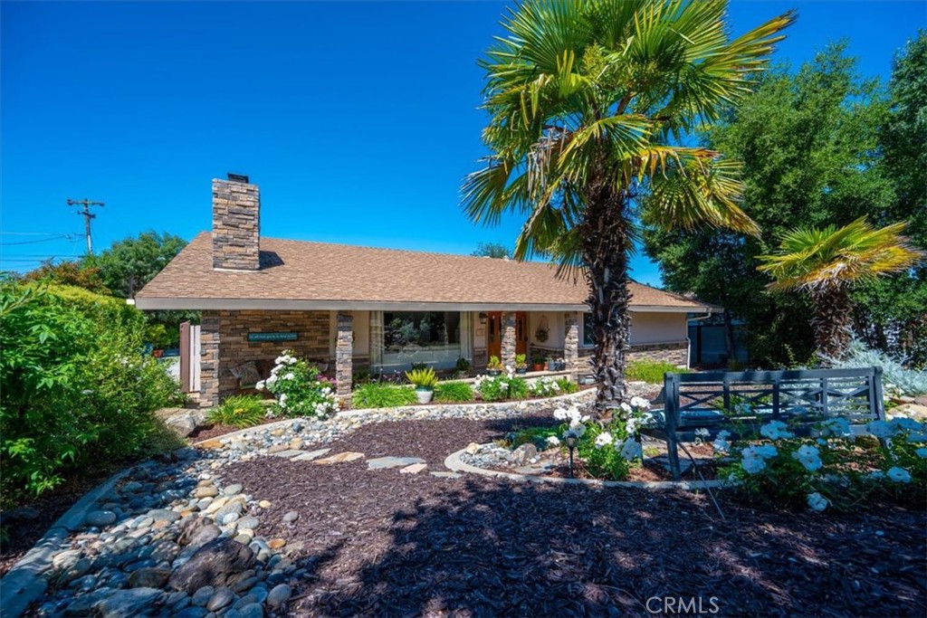 1040 Par Avenue Property Photo 1