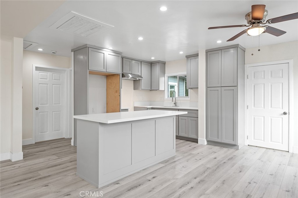 6979 Tippecanoe Avenue Property Photo 10