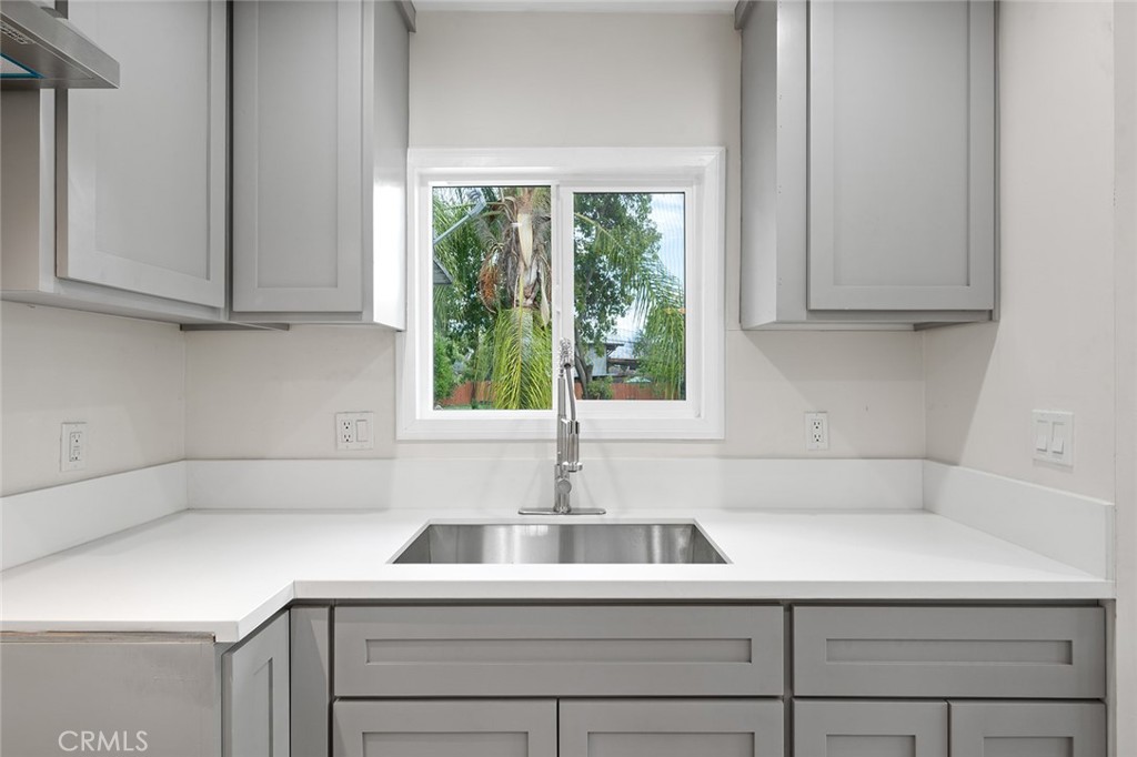 6979 Tippecanoe Avenue Property Photo 14