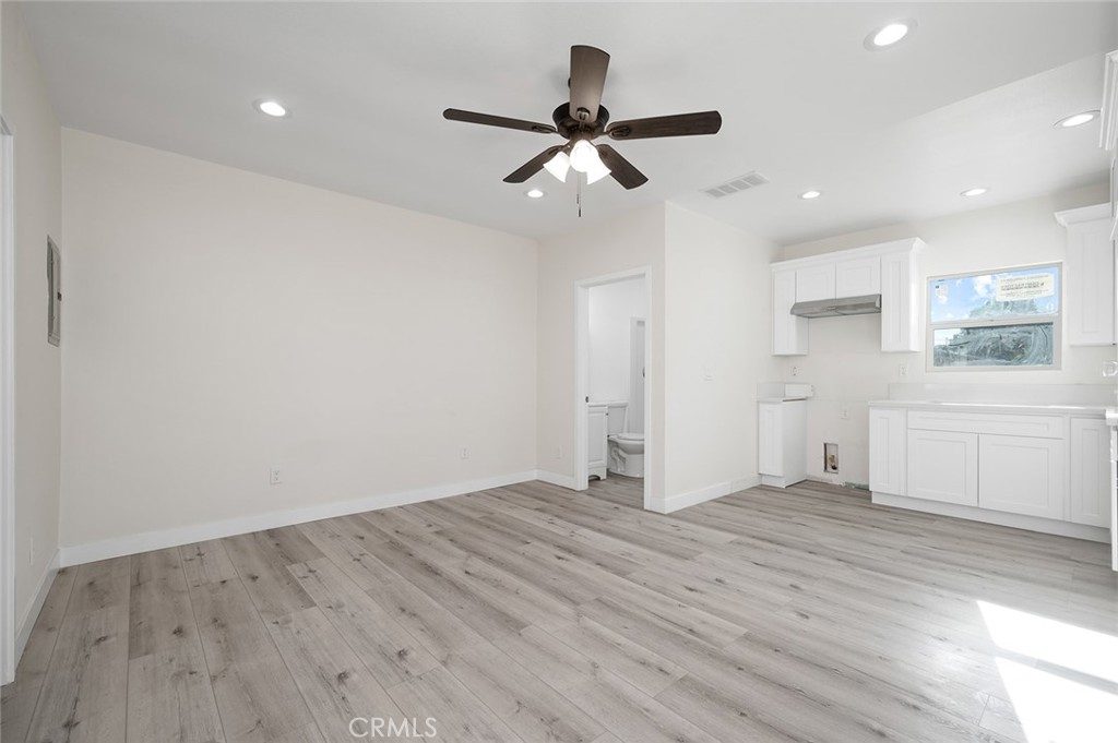 6979 Tippecanoe Avenue Property Photo 27