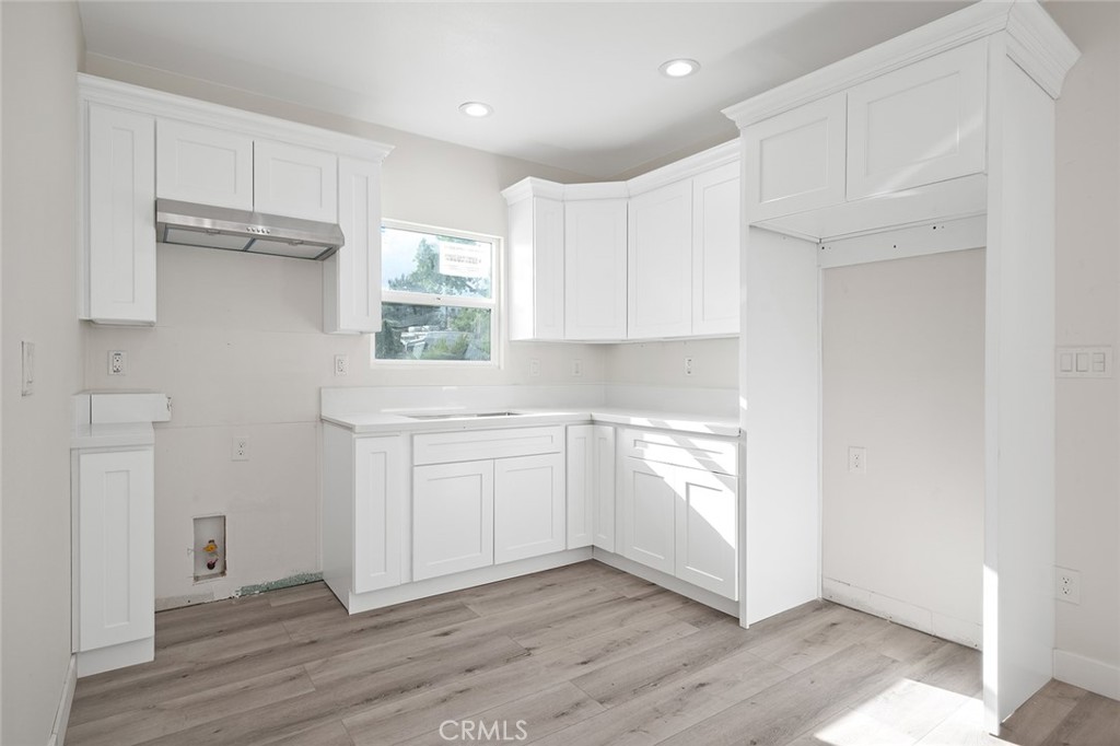 6979 Tippecanoe Avenue Property Photo 29