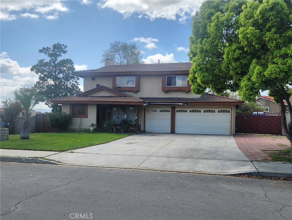 703 W Montrose Street Property Photo 1