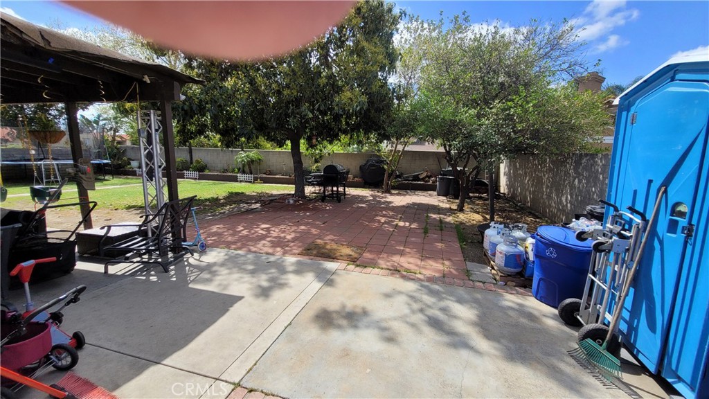 703 W Montrose Street Property Photo 11