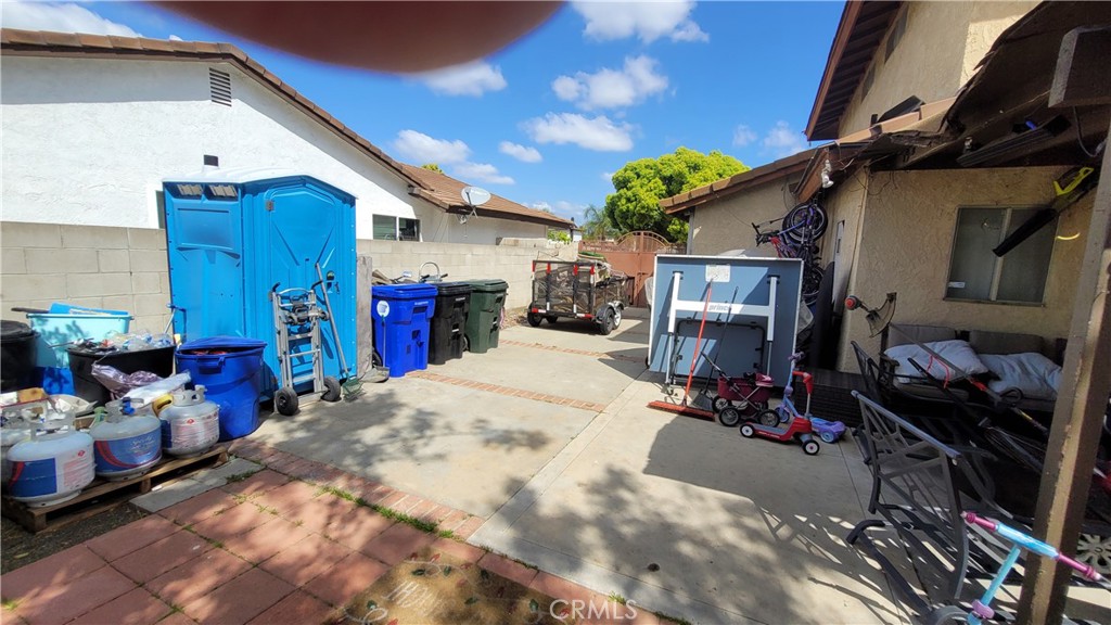 703 W Montrose Street Property Photo 12