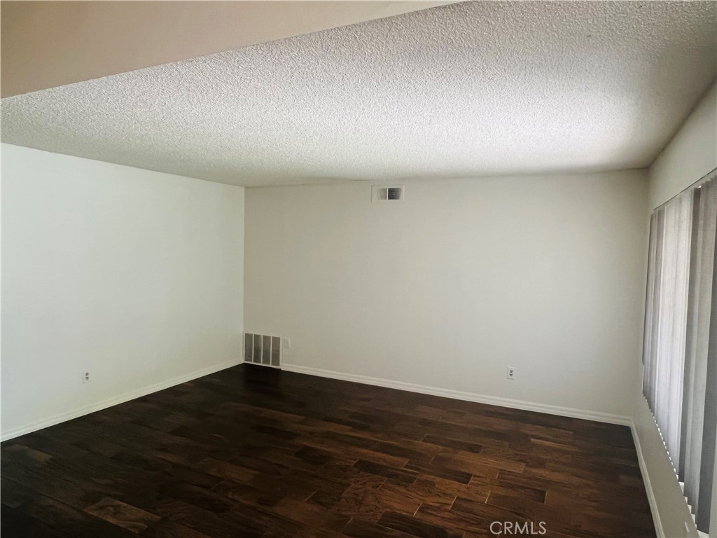 744 W Montrose Street Property Photo 2