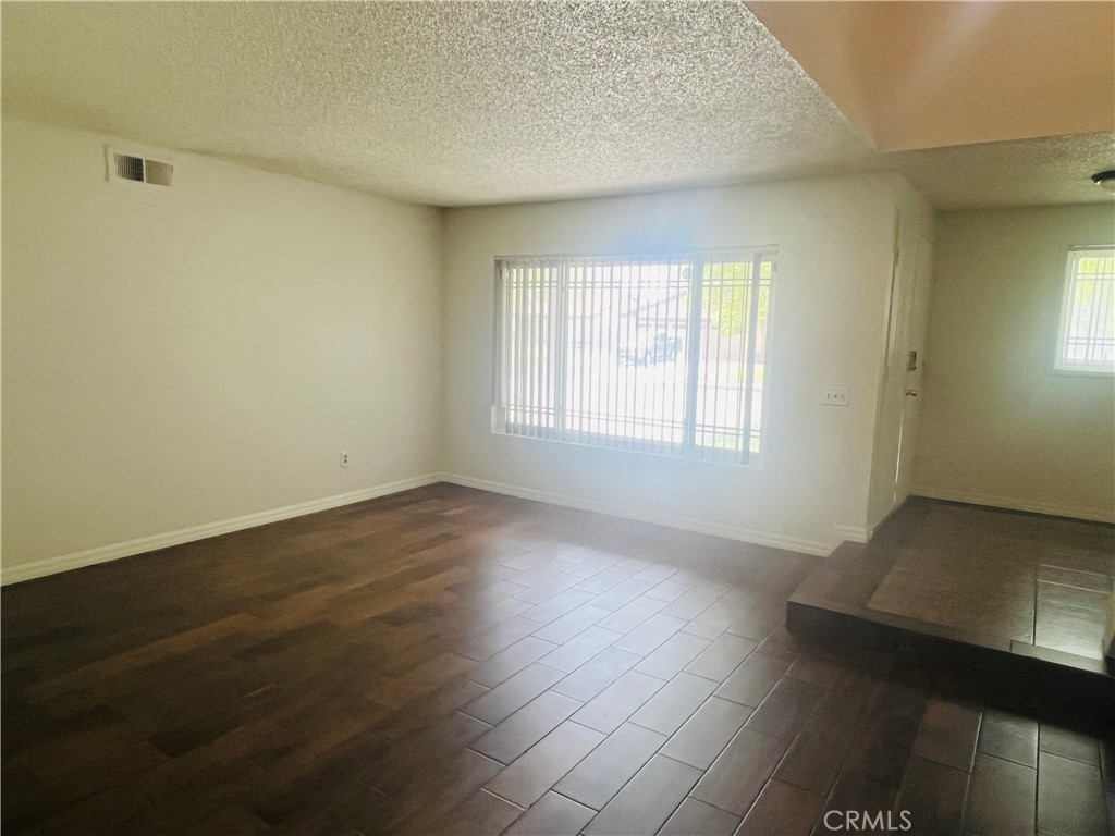 744 W Montrose Street Property Photo 3