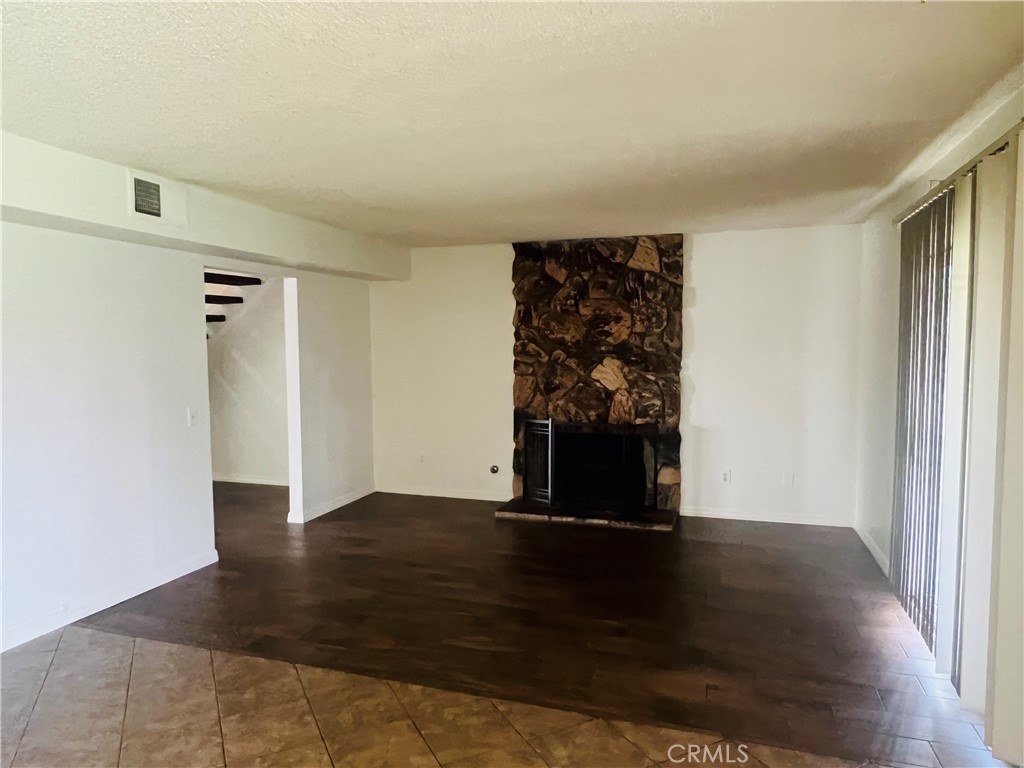 744 W Montrose Street Property Photo 4