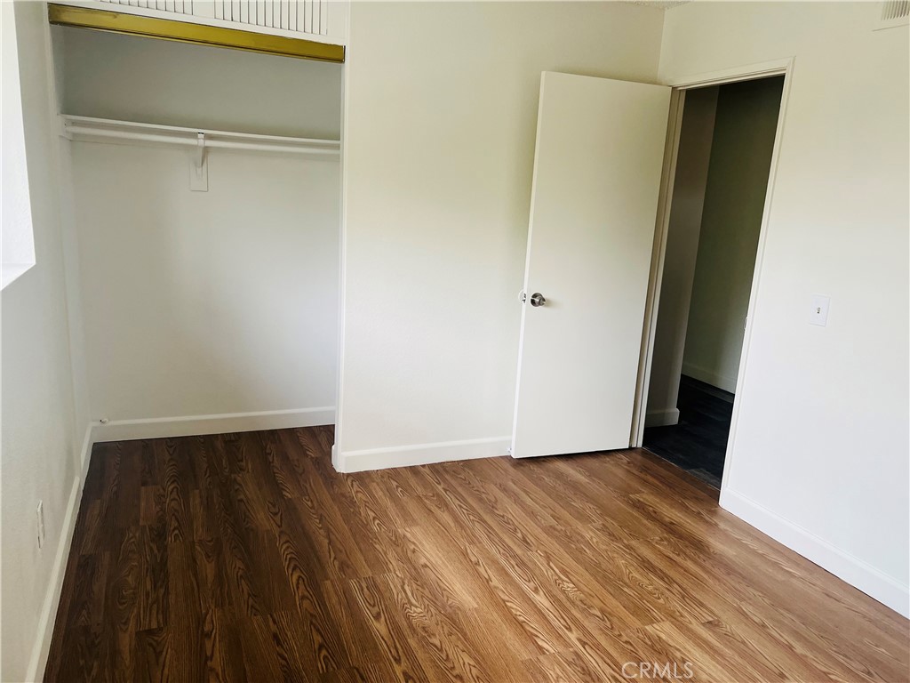 744 W Montrose Street Property Photo 9