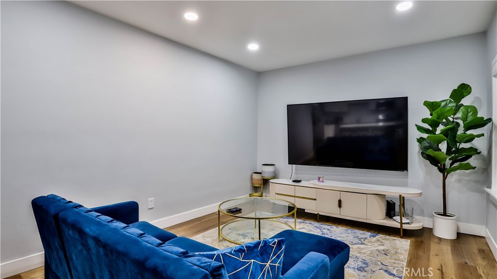 408 S Flower Street Property Photo 14