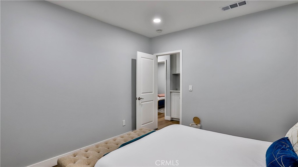 408 S Flower Street Property Photo 21