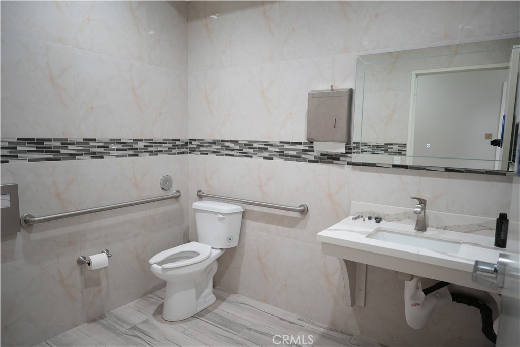 360 E Las Tunas Drive 202 Property Photo 9