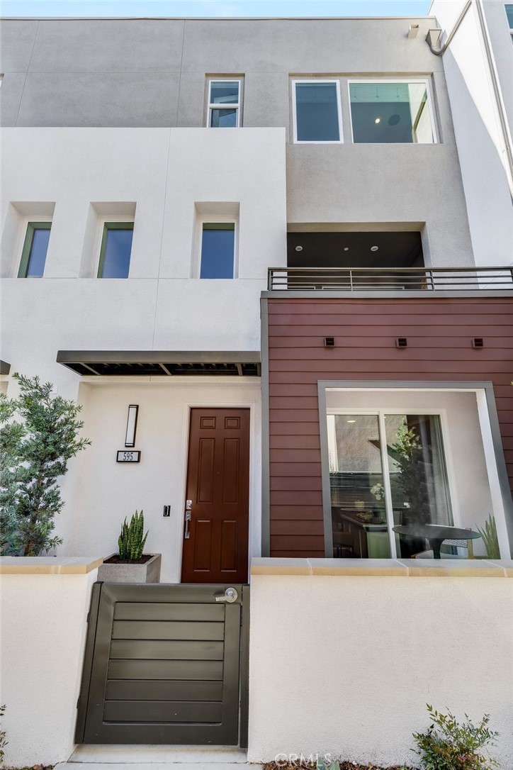 627 S Lyon Street Property Photo 1