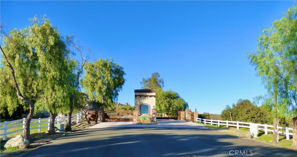 23635 Sky Mesa Road Property Photo 7