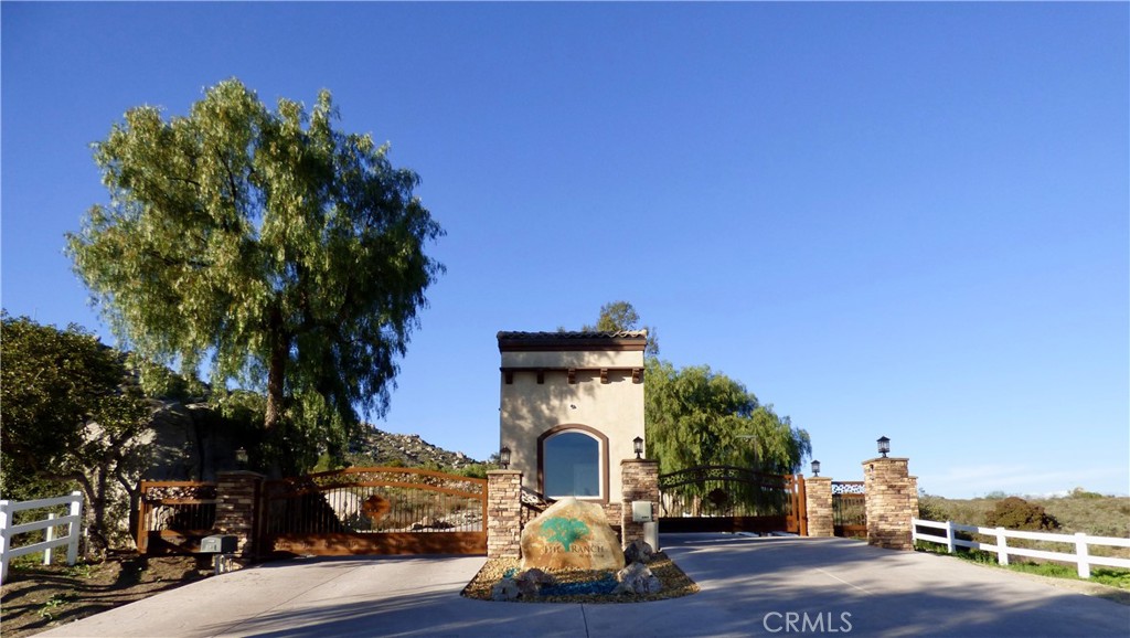 23635 Sky Mesa Road Property Photo 8